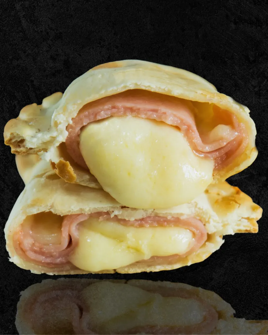Empanada de jamón y queso